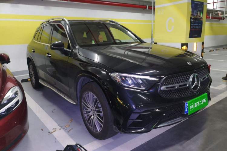 Used Mercedes-Benz GLC 2025 GLC 300 L 4MATIC Dynamic Model 5 Seats Front Right 45 Deg