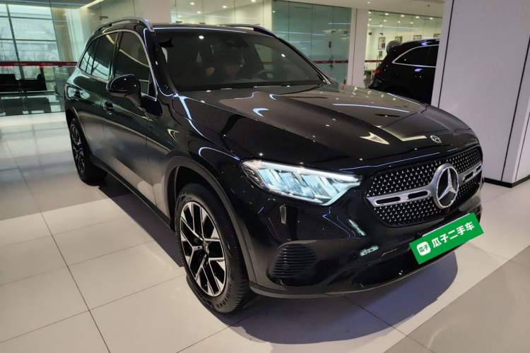 Used Mercedes-Benz GLC 2025 Refresh GLC 260 L 4MATIC Dynamic Edition Front Right 45 Deg