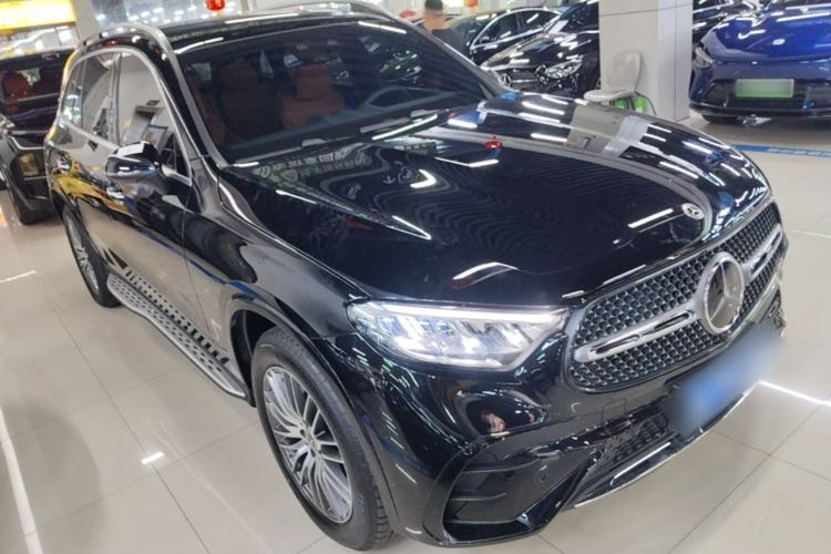 Used Mercedes-Benz GLC 2025 Refreshed GLC 300 L 4MATIC Dynamic Version 5 Seats Front Right 45 Deg