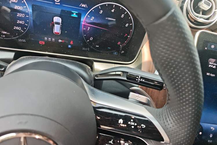 Used Mercedes-Benz GLC 2025 GLC 300 L 4MATIC Dynamic Model 5 Seats Gear Lever