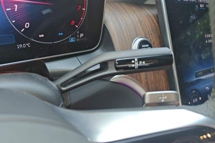Used Mercedes-Benz GLC 2025 Refreshed GLC 300 L 4MATIC Dynamic Version 5 Seats Gear Lever