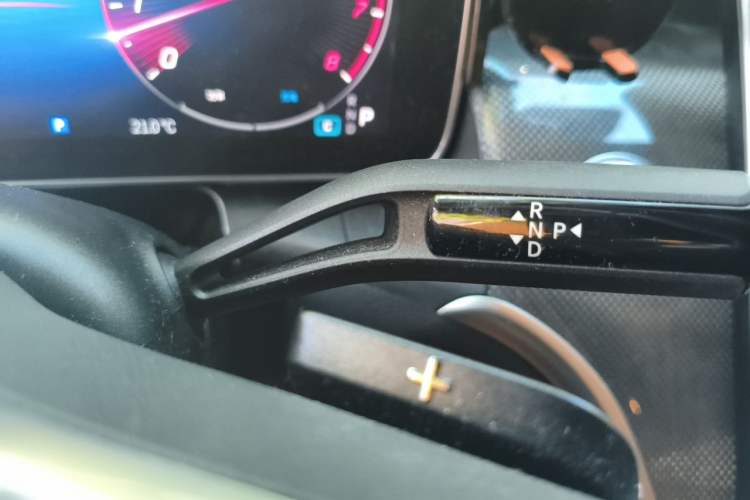 Used Mercedes-Benz GLC 2025 GLC 260 L 4MATIC Dynamic Edition Gear Lever