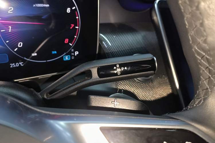 Used Mercedes-Benz GLC 2025 GLC 260 L 4MATIC Dynamic Edition Gear Lever