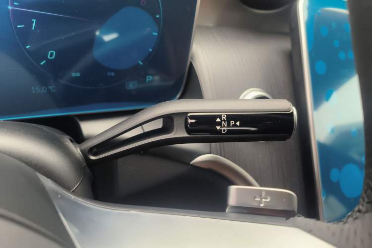 Used Mercedes-Benz GLC 2025 Facelift GLC 260 L 4MATIC Luxury Edition Gear Lever