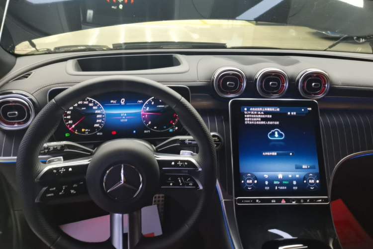 Used Mercedes-Benz GLC 2025 GLC 300 L 4MATIC Luxury Model 5 Seats Gear Lever