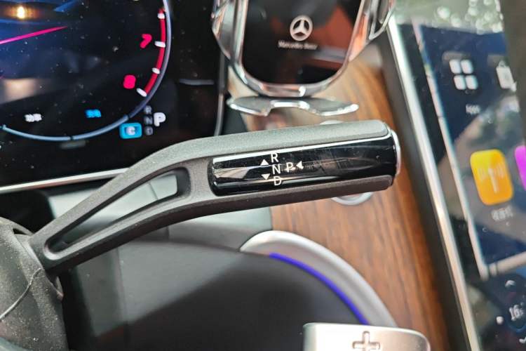 Used Mercedes-Benz GLC 2025 Refreshed GLC 300 L 4MATIC Dynamic Version 5 Seats Gear Lever