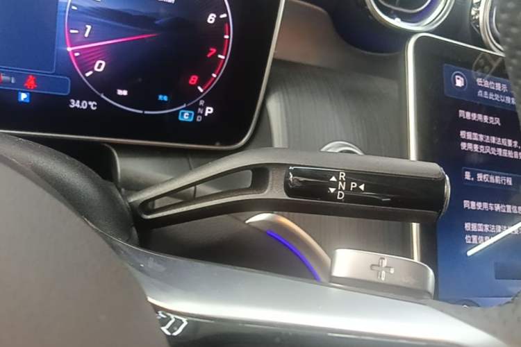 Used Mercedes-Benz GLC 2025 Facelift GLC 260 L 4MATIC Luxury Edition Gear Lever