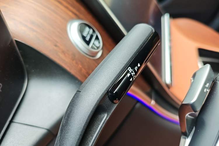 Used Mercedes-Benz GLC 2025 Refreshed GLC 300 L 4MATIC Dynamic Version 5 Seats Gear Lever