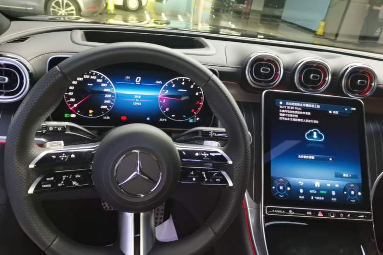 Used Mercedes-Benz GLC 2025 GLC 300 L 4MATIC Luxury Model 5 Seats Gear Lever