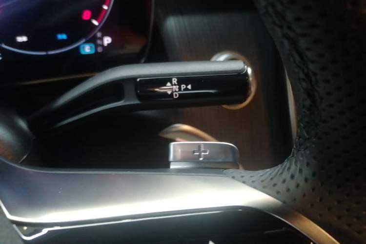 Used Mercedes-Benz GLC 2025 GLC 260 L 4MATIC Luxury Model Gear Lever