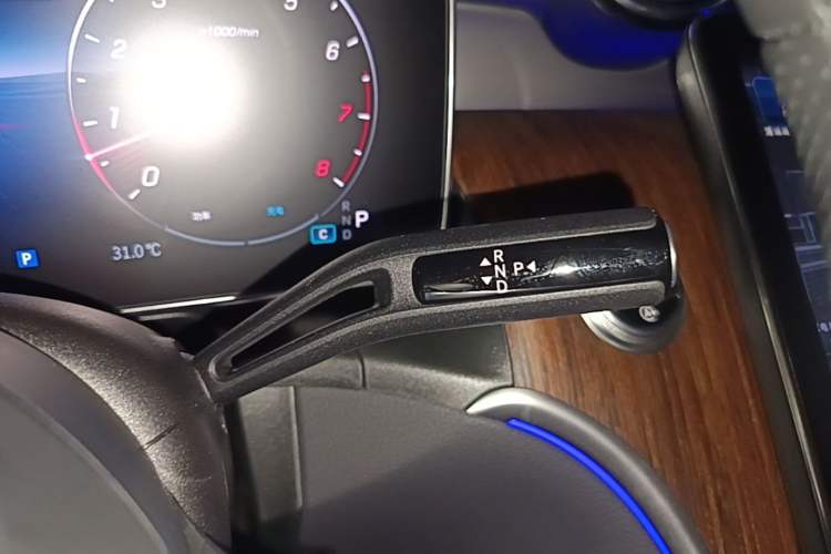 Used Mercedes-Benz GLC 2025 Refreshed GLC 300 L 4MATIC Dynamic Version 5 Seats Gear Lever