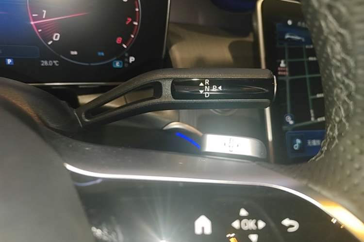 Used Mercedes-Benz GLC 2025 Facelift GLC 260 L 4MATIC Luxury Edition Gear Lever