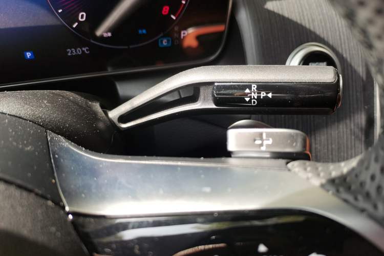 Used Mercedes-Benz GLC 2025 Facelift GLC 260 L 4MATIC Luxury Edition Gear Lever