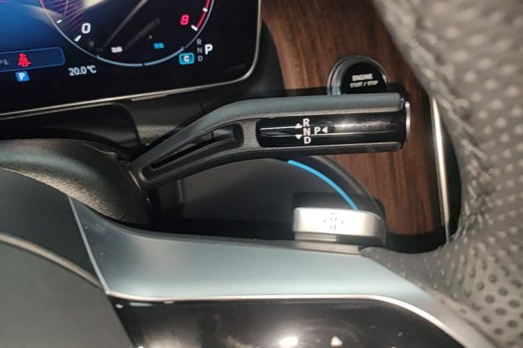 Used Mercedes-Benz GLC 2025 GLC 300 L 4MATIC Dynamic Model 5 Seats Gear Lever