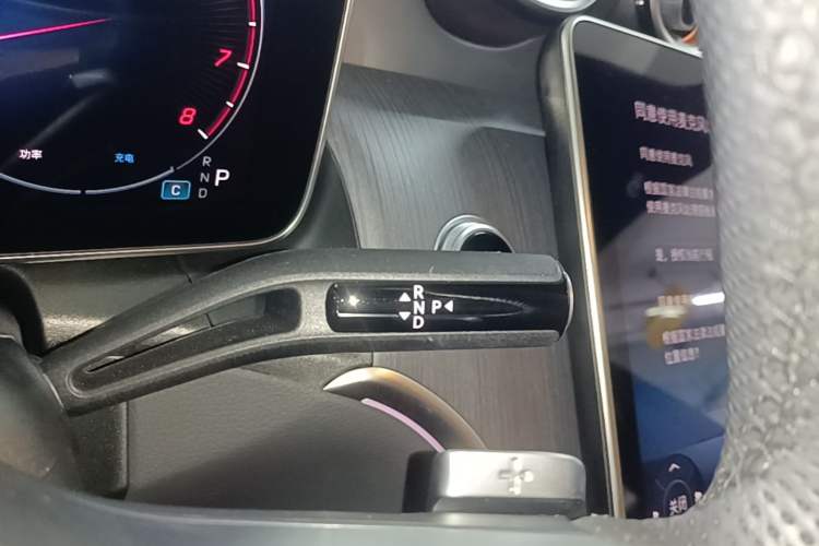 Used Mercedes-Benz GLC 2025 GLC 260 L 4MATIC Luxury Model Gear Lever