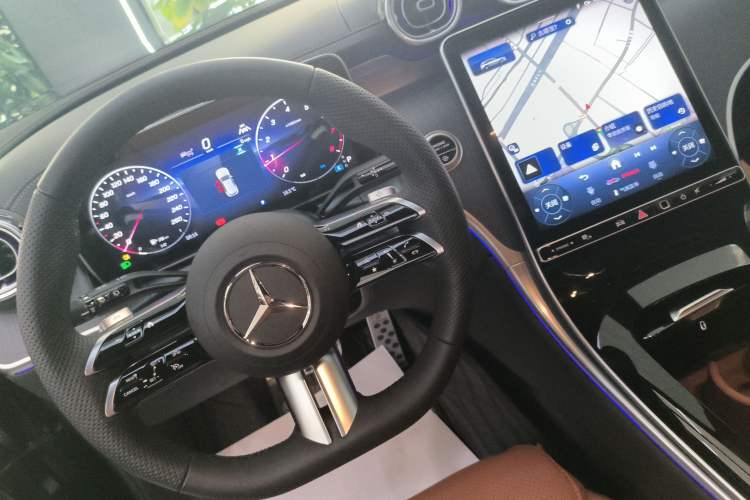 Used Mercedes-Benz GLC 2025 Facelift GLC 260 L 4MATIC Luxury Edition Gear Lever