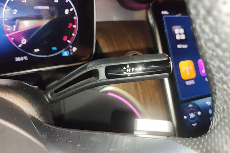 Used Mercedes-Benz GLC 2025 GLC 300 L 4MATIC Dynamic Model 5 Seats Gear Lever