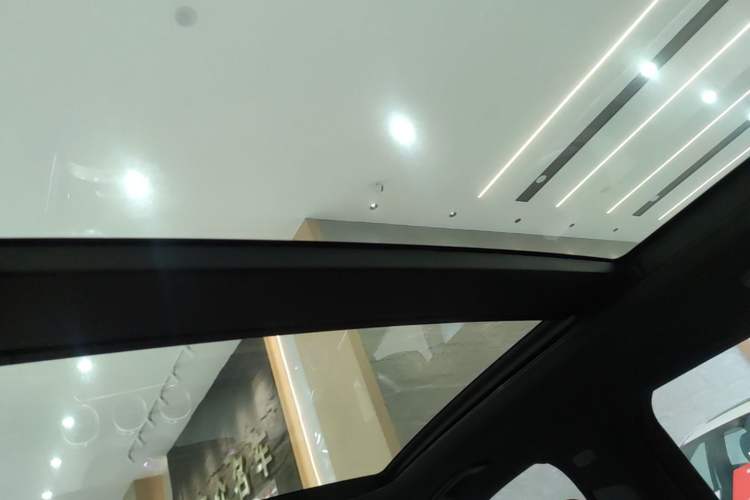 Used Mercedes-Benz GLC 2025 Refresh GLC 260 L 4MATIC Dynamic Edition Headliner