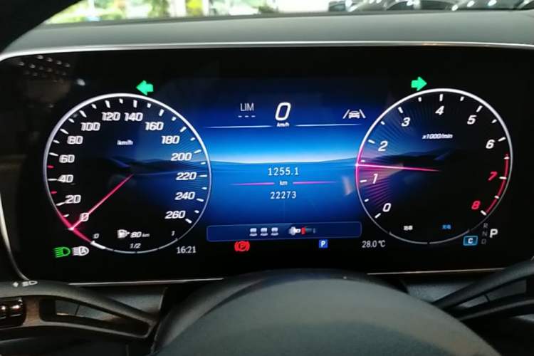 Used Mercedes-Benz GLC 2025 Refreshed GLC 300 L 4MATIC Dynamic Version 5 Seats Instrument Cluster