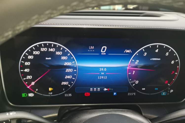 Used Mercedes-Benz GLC 2025 GLC 300 L 4MATIC Luxury Model 5 Seats Instrument Cluster