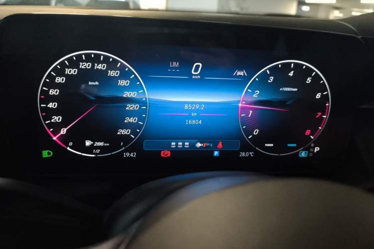 Used Mercedes-Benz GLC 2025 Refreshed GLC 300 L 4MATIC Dynamic Version 5 Seats Instrument Cluster