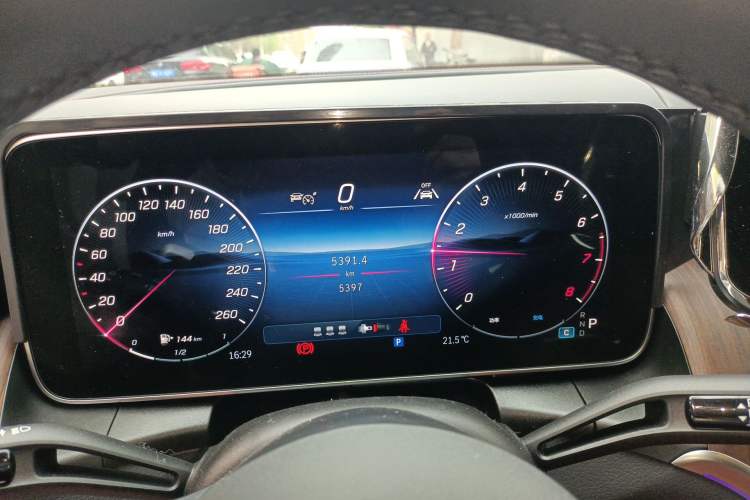 Used Mercedes-Benz GLC 2025 Refreshed GLC 300 L 4MATIC Dynamic Version 5 Seats Instrument Cluster