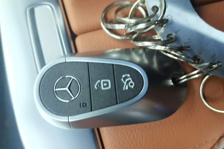 Used Mercedes-Benz GLC 2025 GLC 300 L 4MATIC Luxury Model 5 Seats Interior 1