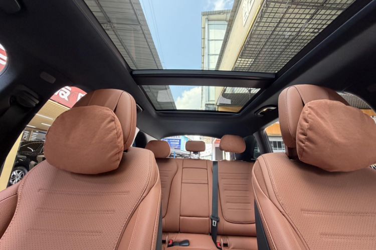 Used Mercedes-Benz GLC 2025 Refreshed GLC 300 L 4MATIC Dynamic Version 5 Seats Interior 11