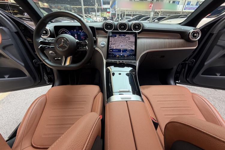Used Mercedes-Benz GLC 2025 Refreshed GLC 300 L 4MATIC Dynamic Version 5 Seats Interior 2