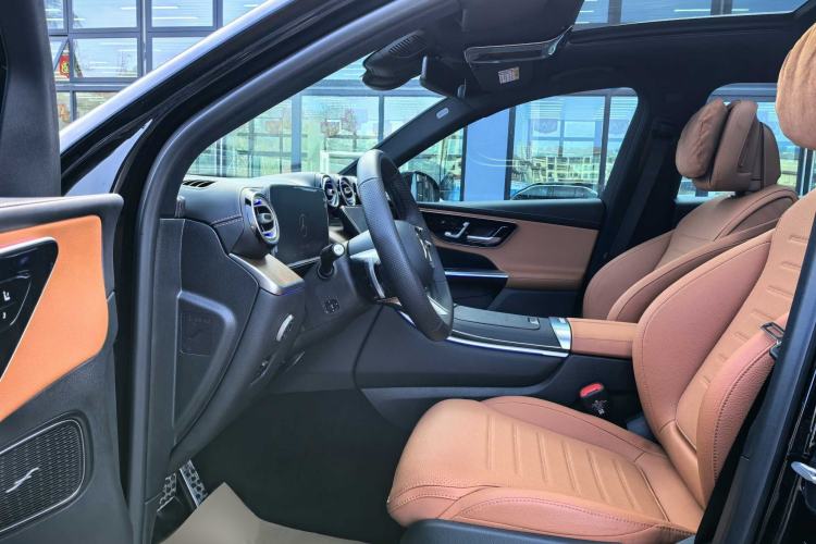 Used Mercedes-Benz GLC 2025 Refreshed GLC 300 L 4MATIC Dynamic Version 5 Seats Interior 2