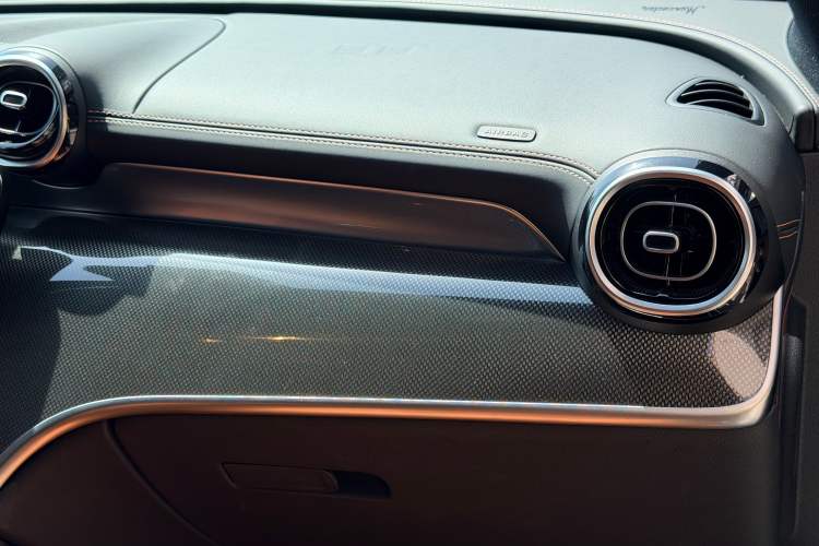 Used Mercedes-Benz GLC 2025 GLC 260 L 4MATIC Dynamic Edition Interior 2