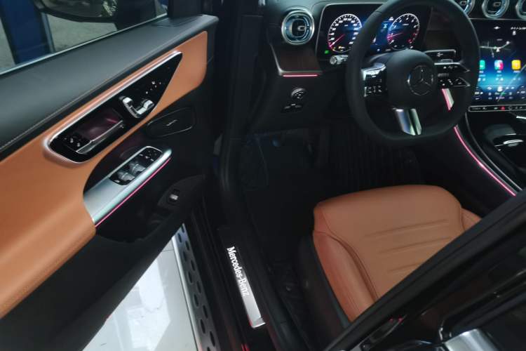 Used Mercedes-Benz GLC 2025 GLC 300 L 4MATIC Dynamic Model 5 Seats Interior 3
