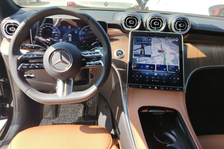 Used Mercedes-Benz GLC 2025 Refreshed GLC 300 L 4MATIC Dynamic Version 5 Seats Interior 3
