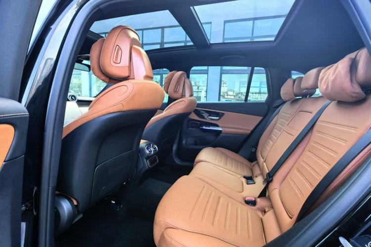 Used Mercedes-Benz GLC 2025 Refreshed GLC 300 L 4MATIC Dynamic Version 5 Seats Interior 3