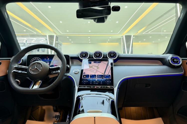 Used Mercedes-Benz GLC 2025 Facelift GLC 260 L 4MATIC Luxury Edition Interior 3
