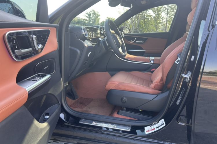 Used Mercedes-Benz GLC 2025 Refreshed GLC 300 L 4MATIC Dynamic Version 5 Seats Interior 3
