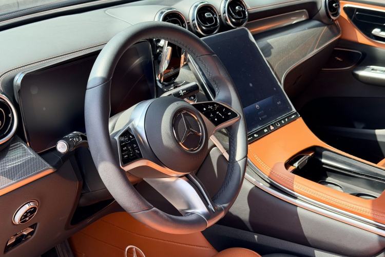 Used Mercedes-Benz GLC 2025 GLC 260 L 4MATIC Dynamic Edition Interior 3