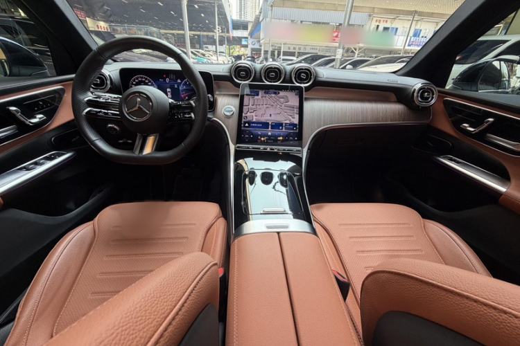 Used Mercedes-Benz GLC 2025 Refreshed GLC 300 L 4MATIC Dynamic Version 5 Seats Interior 4