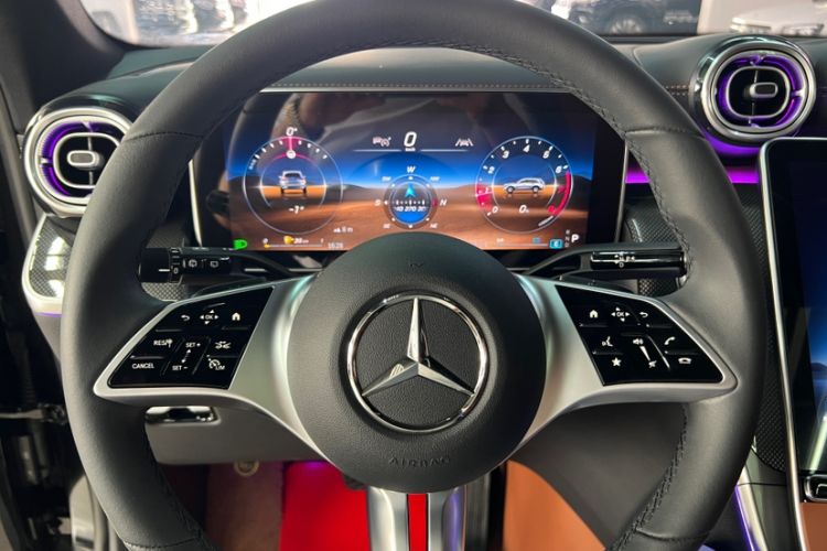 Used Mercedes-Benz GLC 2025 GLC 260 L 4MATIC Dynamic Edition Interior 4