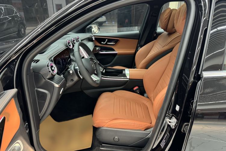 Used Mercedes-Benz GLC 2025 GLC 300 L 4MATIC Luxury 7-Seater Interior 5