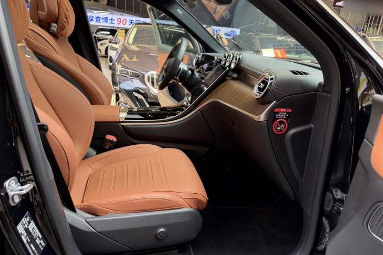 Used Mercedes-Benz GLC 2025 Refreshed GLC 300 L 4MATIC Dynamic Version 5 Seats Interior 6
