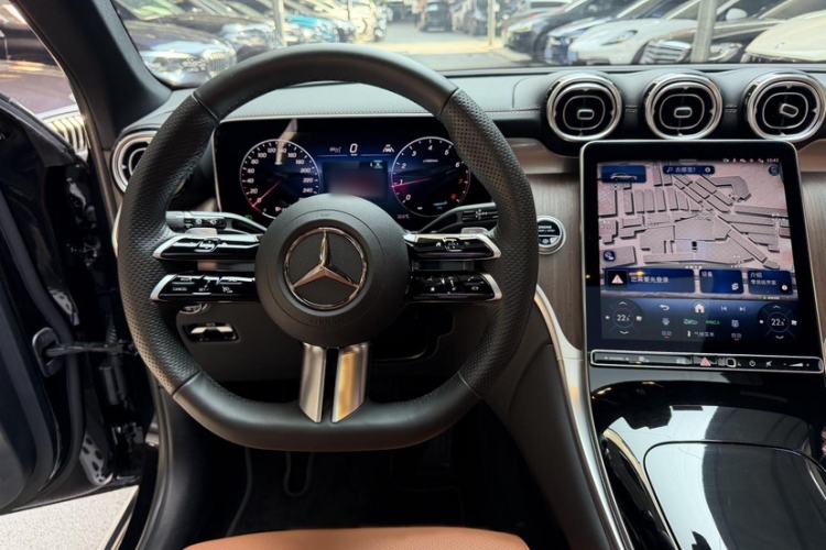 Used Mercedes-Benz GLC 2025 Refreshed GLC 300 L 4MATIC Dynamic Version 5 Seats Interior 9