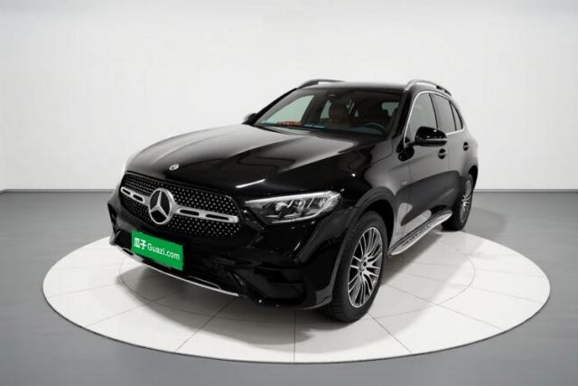 Ojetý Mercedes-Benz GLC 2025 GLC 300 L 4MATIC Dynamic Model 5 Seats