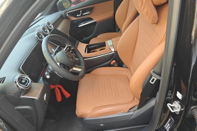 Used Mercedes-Benz GLC 2025 Refreshed GLC 300 L 4MATIC Dynamic Version 5 Seats Left Front Seat