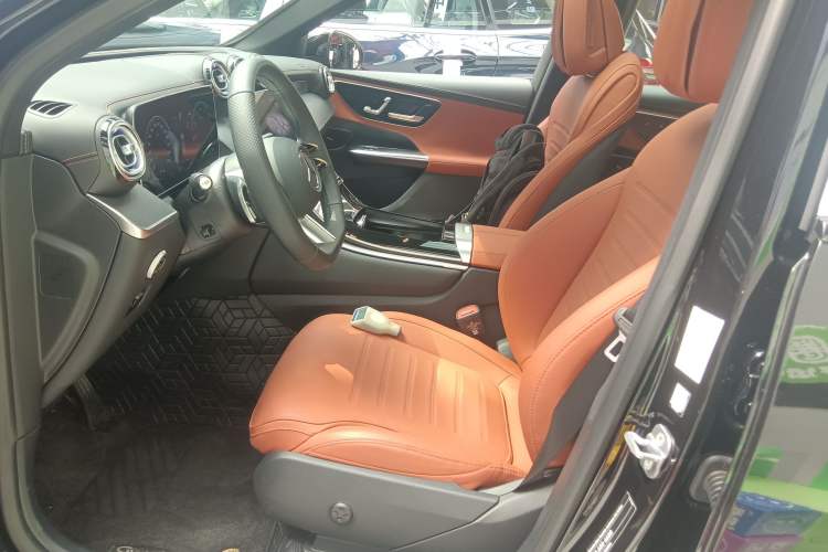Used Mercedes-Benz GLC 2025 Facelift GLC 260 L 4MATIC Luxury Edition Left Front Seat