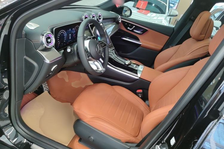 Used Mercedes-Benz GLC 2025 Refresh GLC 260 L 4MATIC Dynamic Edition Left Front Seat