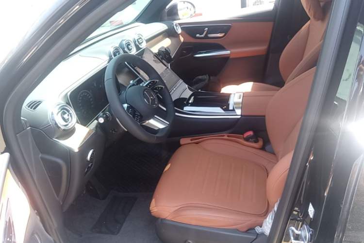 Used Mercedes-Benz GLC 2025 Refreshed GLC 300 L 4MATIC Dynamic Version 5 Seats Left Front Seat