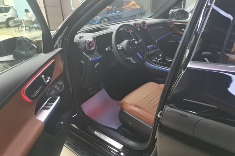 Used Mercedes-Benz GLC 2025 GLC 300 L 4MATIC Luxury Model 5 Seats Left Front Seat