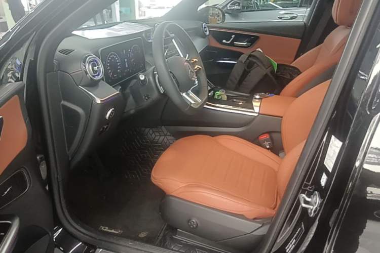 Used Mercedes-Benz GLC 2025 Facelift GLC 260 L 4MATIC Luxury Edition Left Front Seat