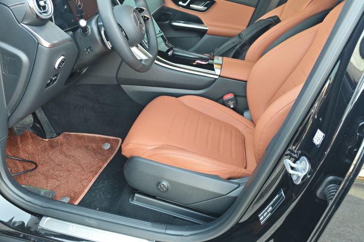 Used Mercedes-Benz GLC 2025 GLC 260 L 4MATIC Luxury Model Left Front Seat